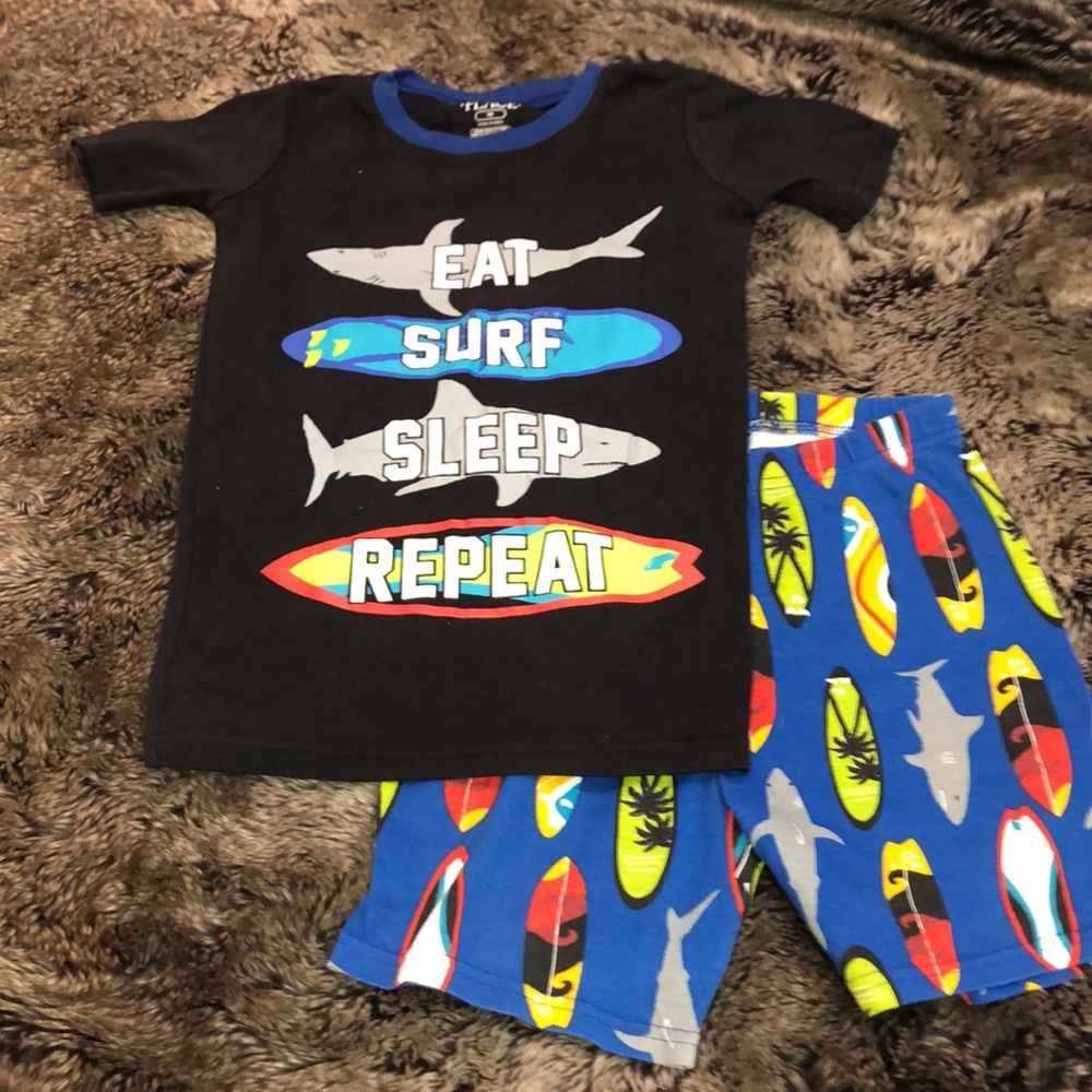 Children’s place shorts pajamas set